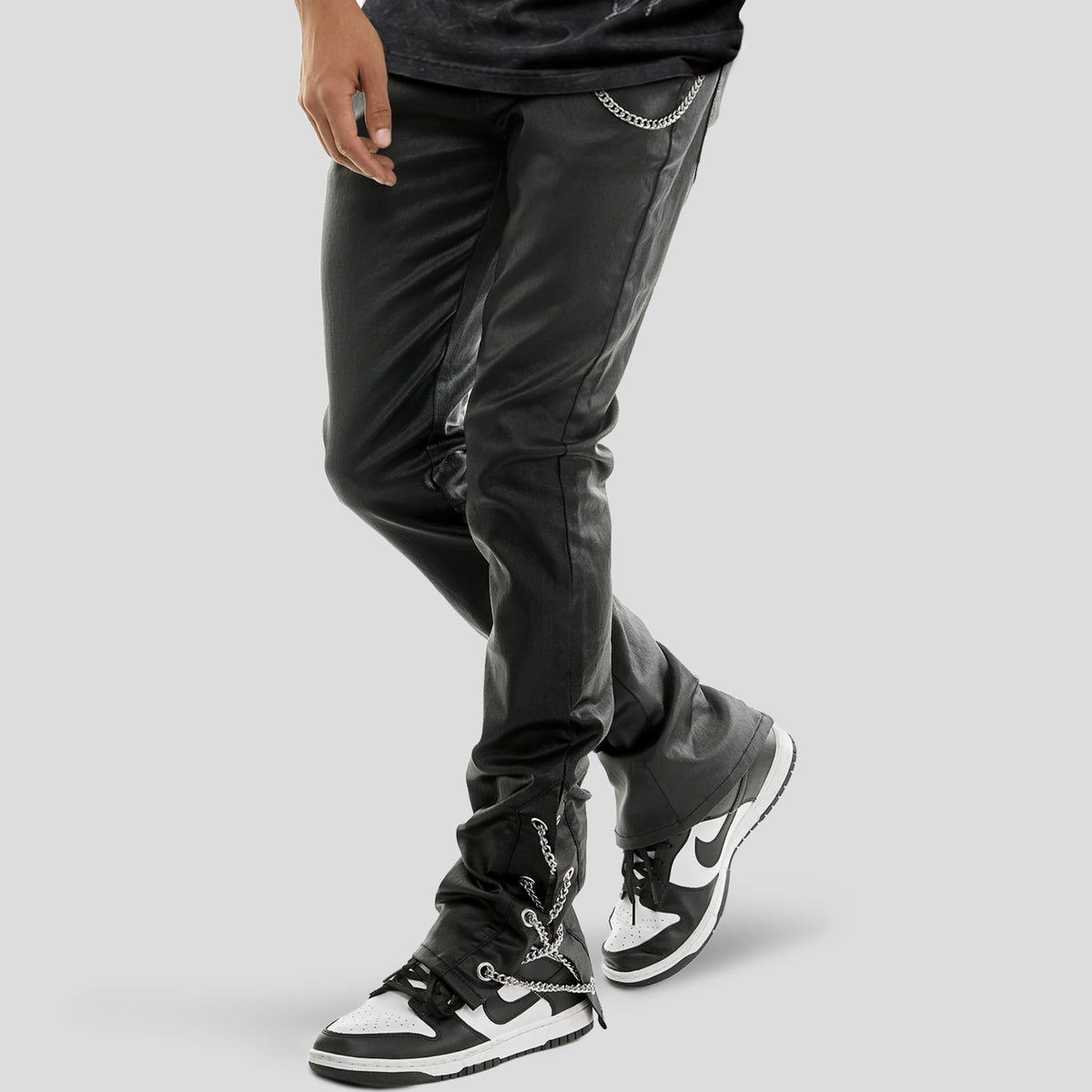 KDNK - Jeans imitación cuero con Cadenas
