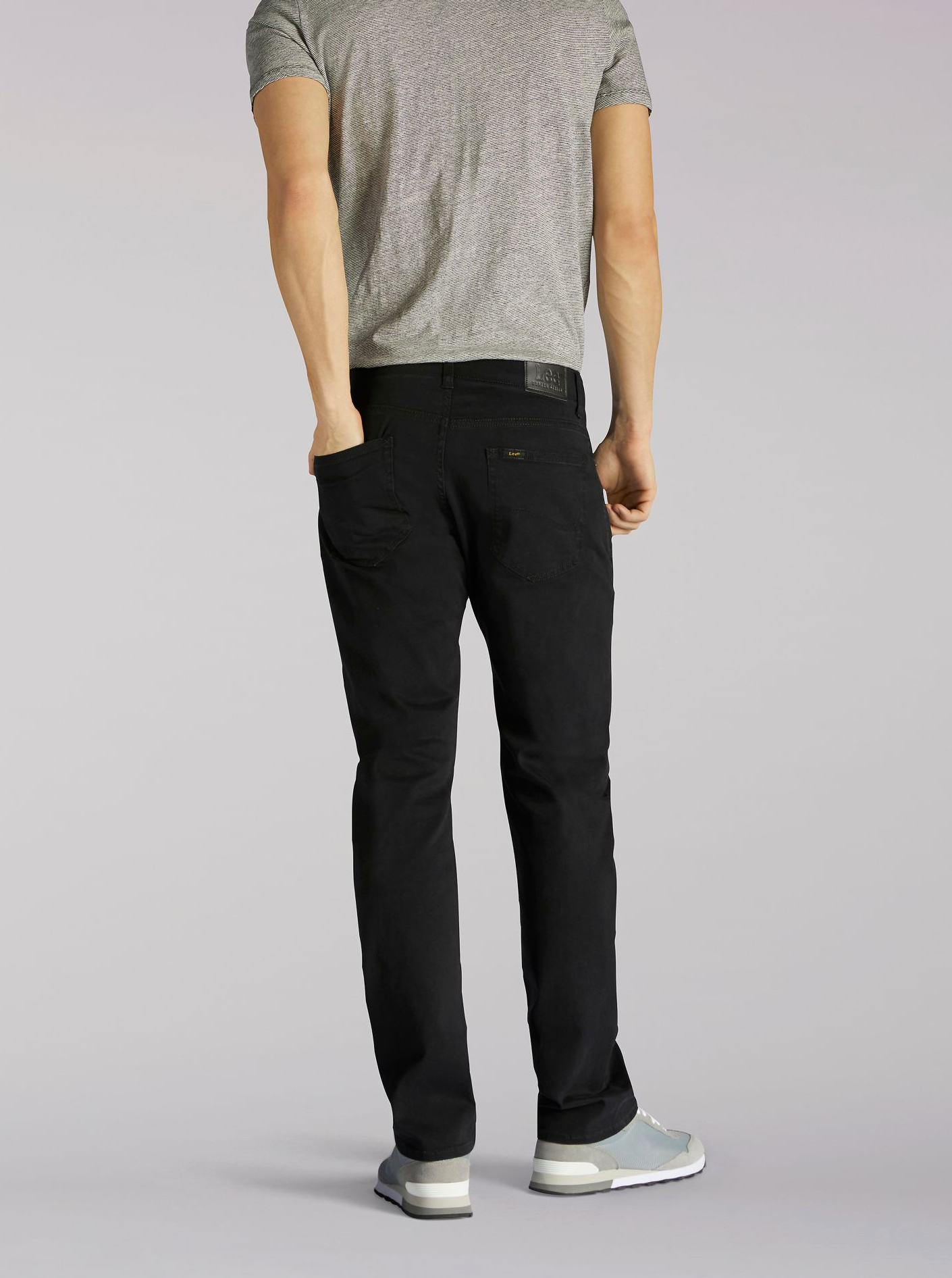 Men's Extreme Motion Slim Straight Leg Jean